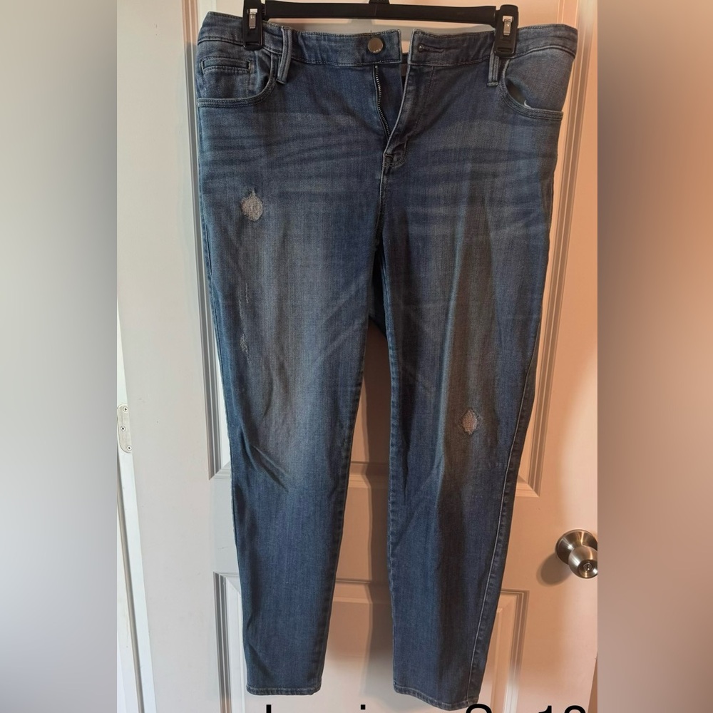 a.n.a Women's Blue Distressed Skinny Jeans